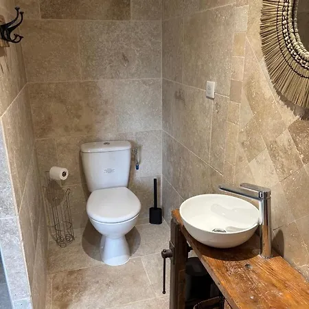 At Stephanie And Damien's, Charming Stone And Pool * 洛泽特