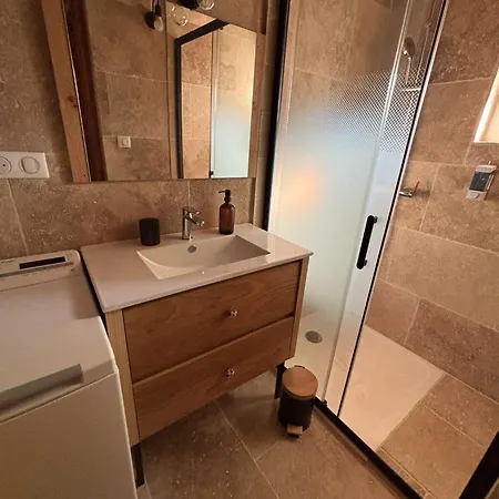 度假居 At Stephanie And Damien's, Charming Stone And Pool