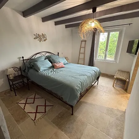 度假居 At Stephanie And Damien's, Charming Stone And Pool