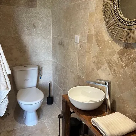 At Stephanie And Damien's, Charming Stone And Pool 度假居 洛泽特