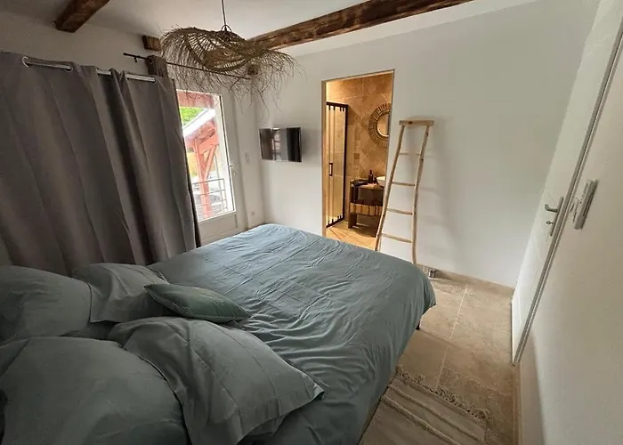 At Stephanie And Damien's, Charming Stone And Pool * Lauzerte