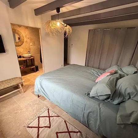 Vakantiehuis At Stephanie And Damien's, Charming Stone And Pool