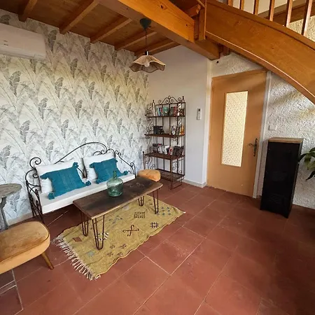 At Stephanie And Damien's, Charming Stone And Pool Casa de Férias