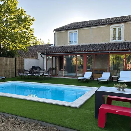 Vakantiehuis At Stephanie And Damien's, Charming Stone And Pool *